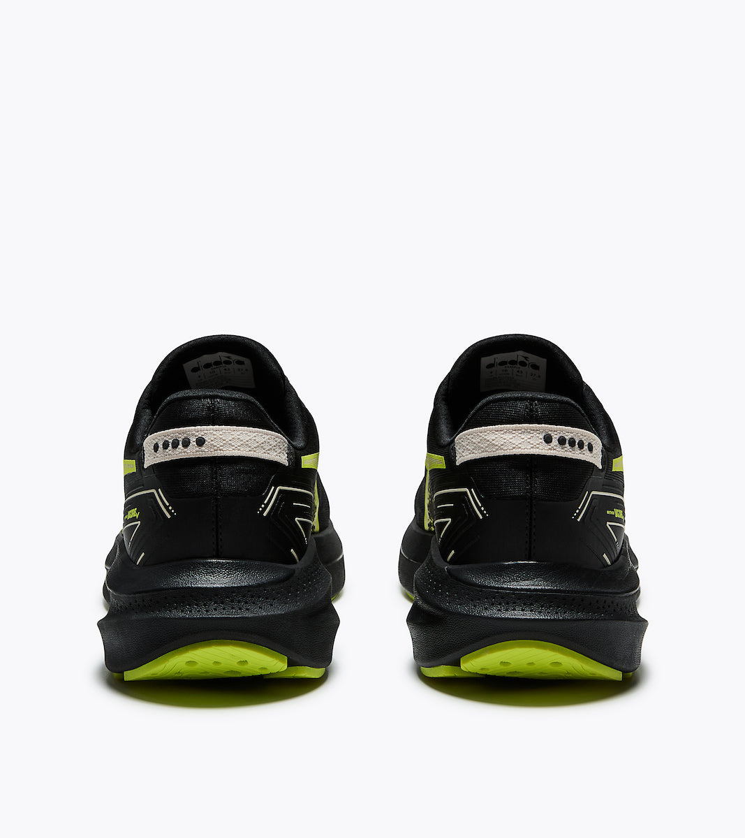 Diadora Mythos Vigore V - Black/Evening Primrose