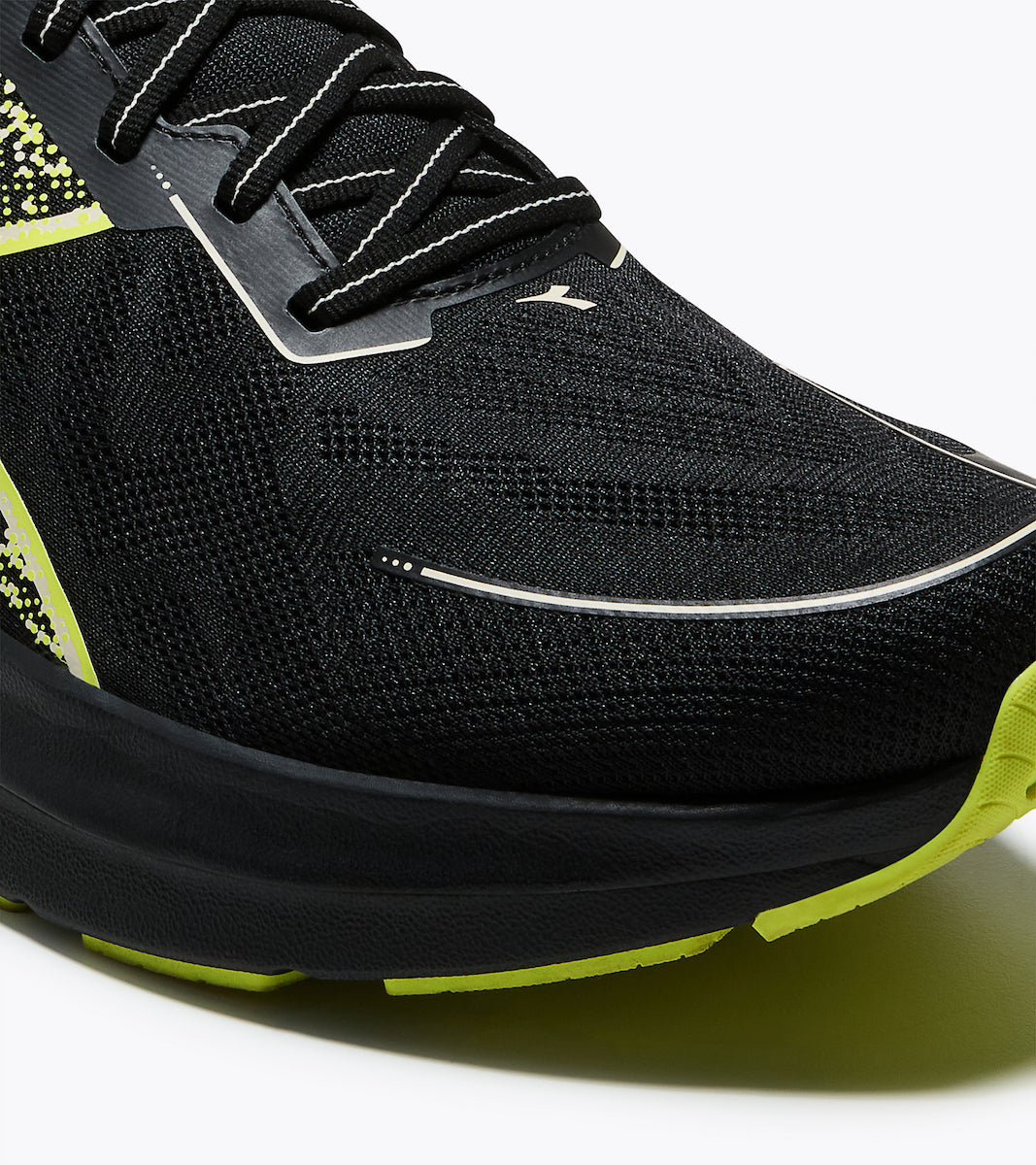 Diadora Mythos Vigore V - Black/Evening Primrose