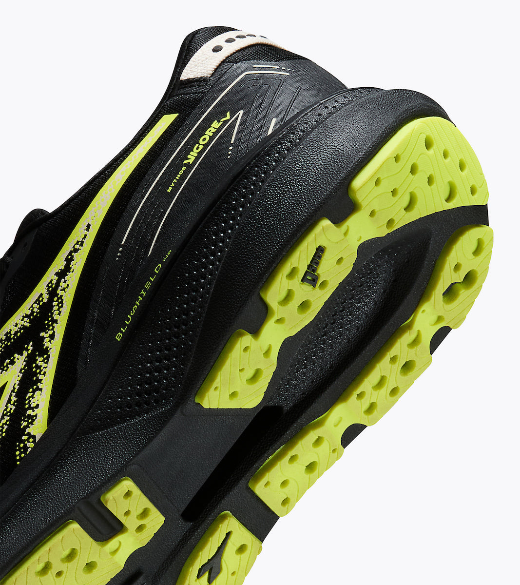 Diadora Mythos Vigore V - Black/Evening Primrose