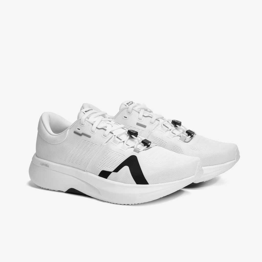 Mount to Coast R1 - Men's White - The aid station running supply