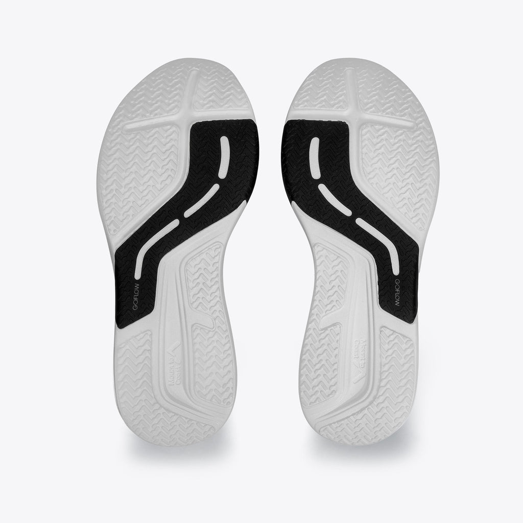 Mount to Coast R1 - Men's White - The aid station running supply