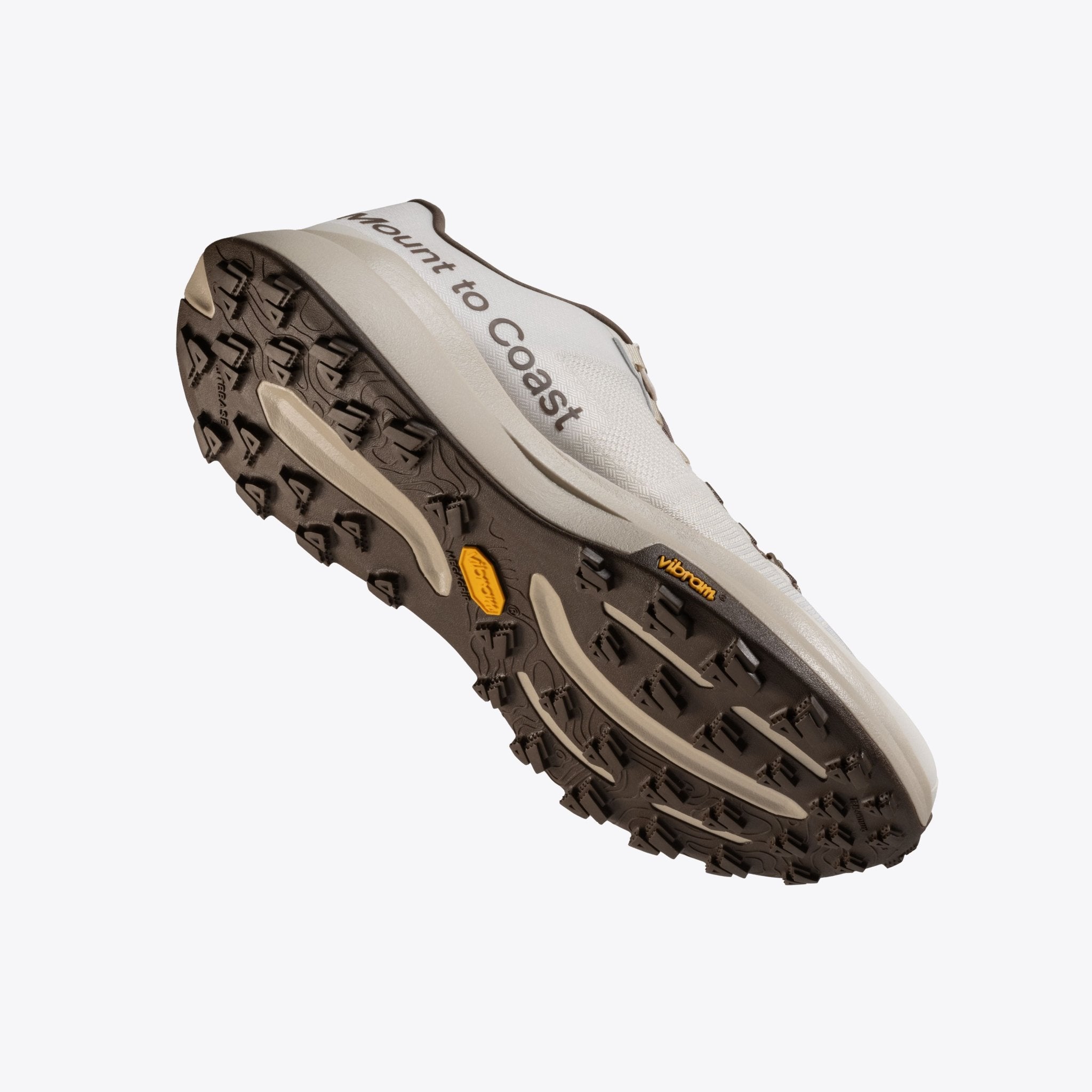 Mount to Coast T1 - Men's Dune - The aid station running supply