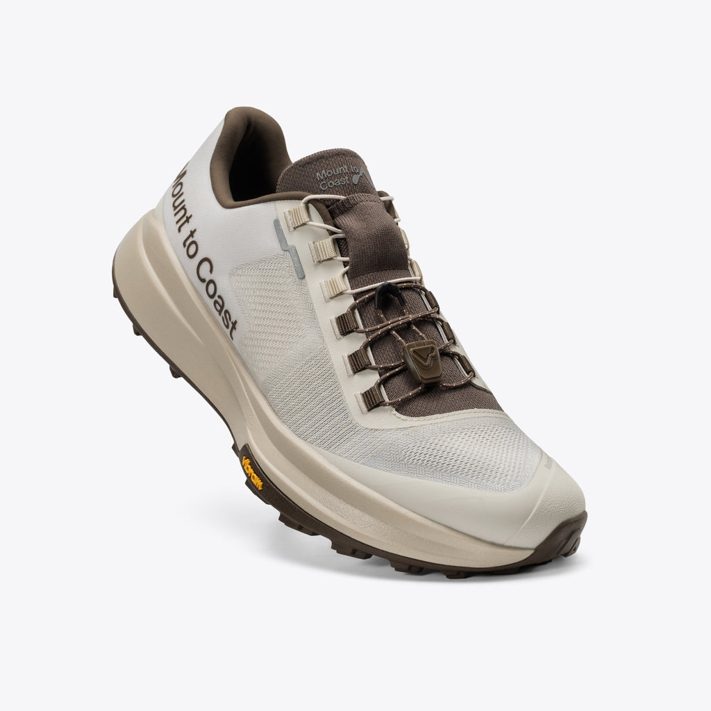 Mount to Coast T1 - Men's Dune - The aid station running supply
