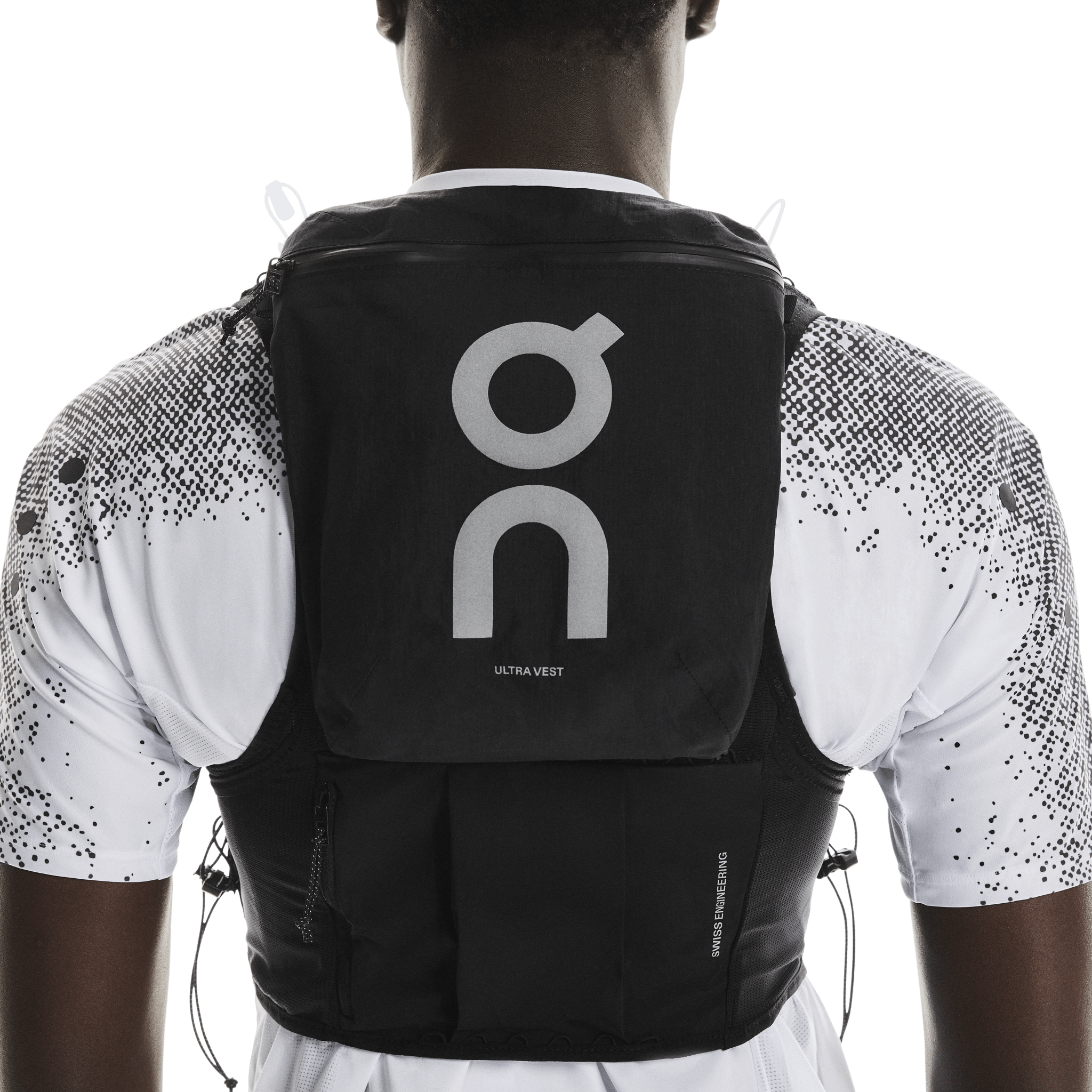 On Ultra Vest Pro Black - the aid station running supply