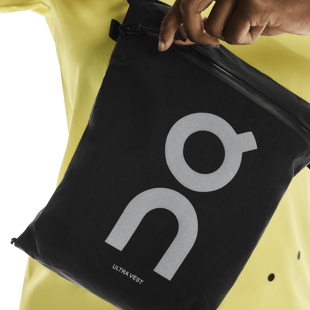 On Ultra Vest Pro Black - the aid station running supply