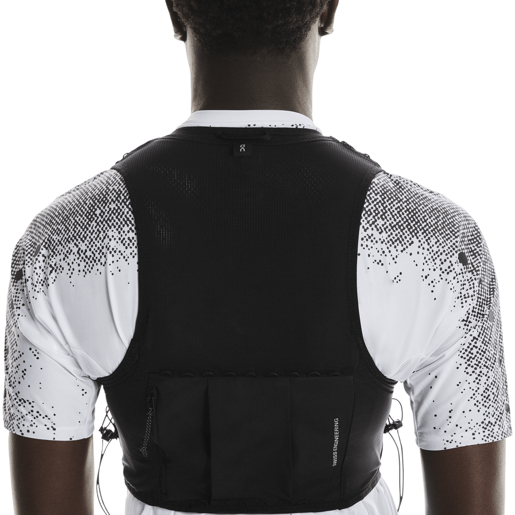 On Ultra Vest Pro Black - the aid station running supply