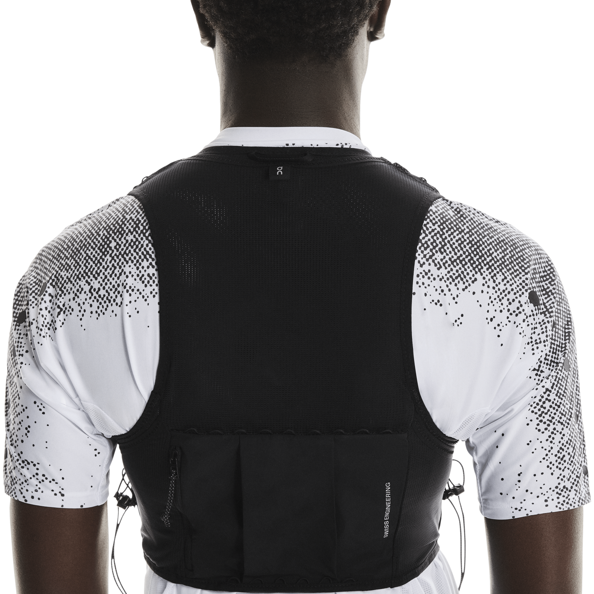 On Ultra Vest Pro Black - the aid station running supply