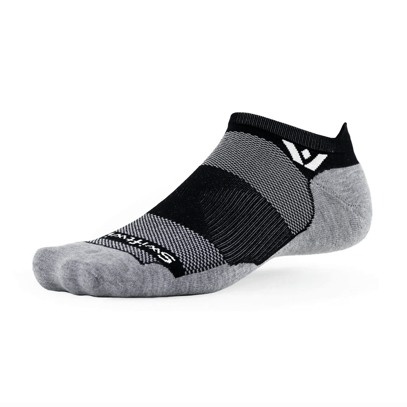 Swiftwick Maxus No Show Black - The aid station running supply